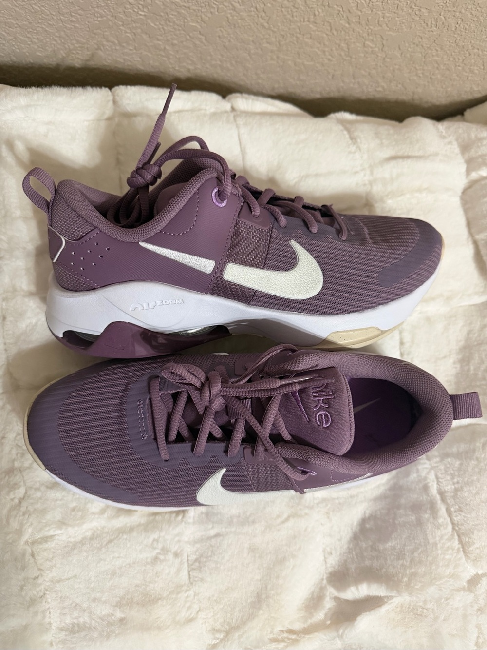 Nike Women's AirZoom Bella 6 Shoes in Lilac Sz 9 LIKE NEW